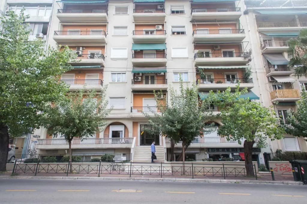 Newly renovated studio downtown Athens! - photo 1