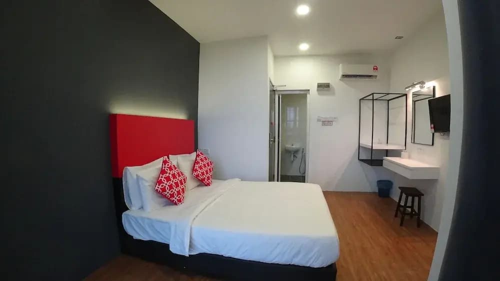 The Red Hotel - photo 5