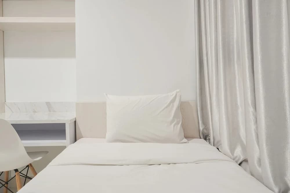 Stunning And Strategic 2Br Gold Coast Apartment Near Pik - photo 3