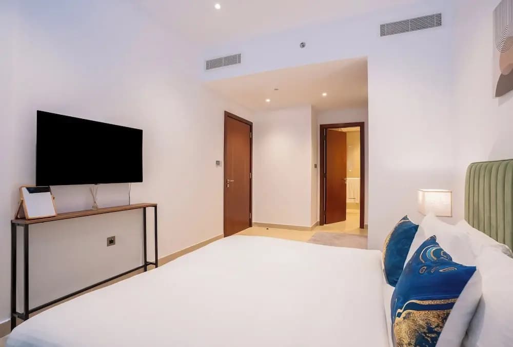 HomesGetaway- 1BR Apt in Marina Gate1 - photo 4
