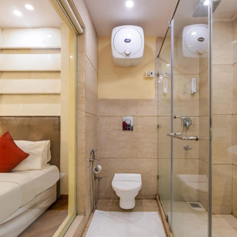 OYO 2637 Hotel Picasso Prive - photo 11