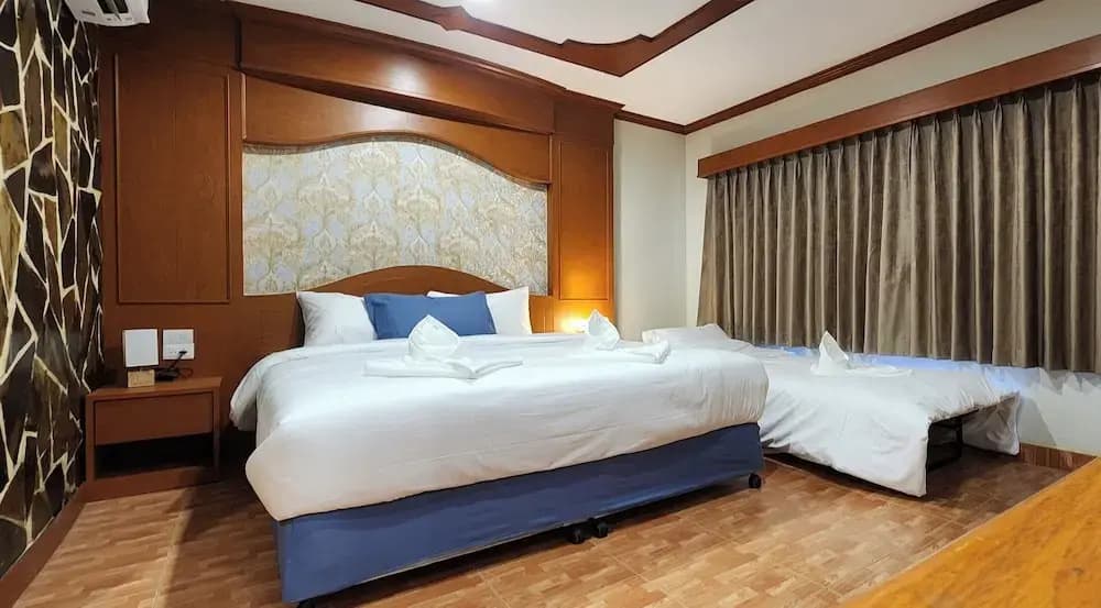 Arya Suites Patong Beach - photo 3