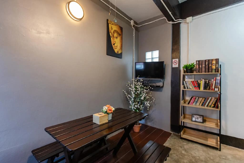 The Z Nite Hostel - photo 7