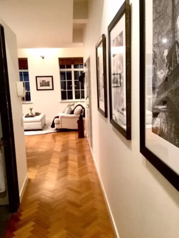 CBD Little Paris - StayCentral - photo 8