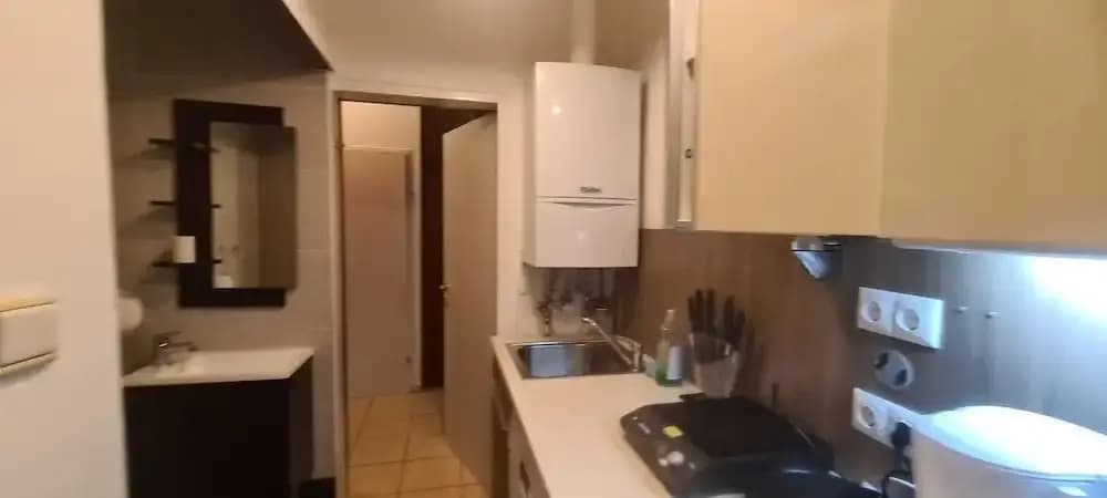 Elegant 2BR Prime Central Location - photo 11