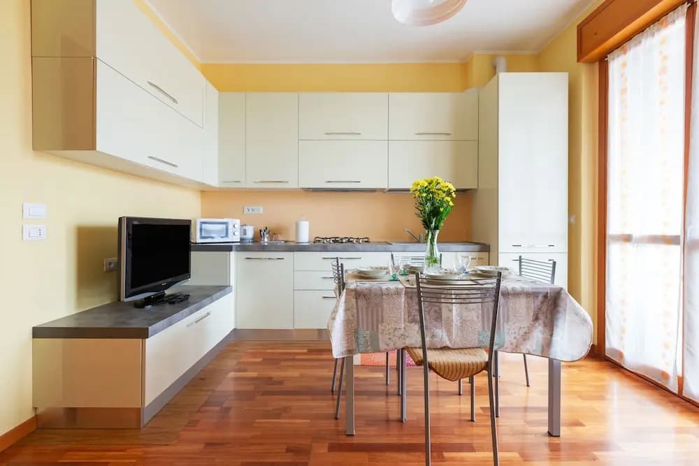 Savona District Terrace Flat - photo 8