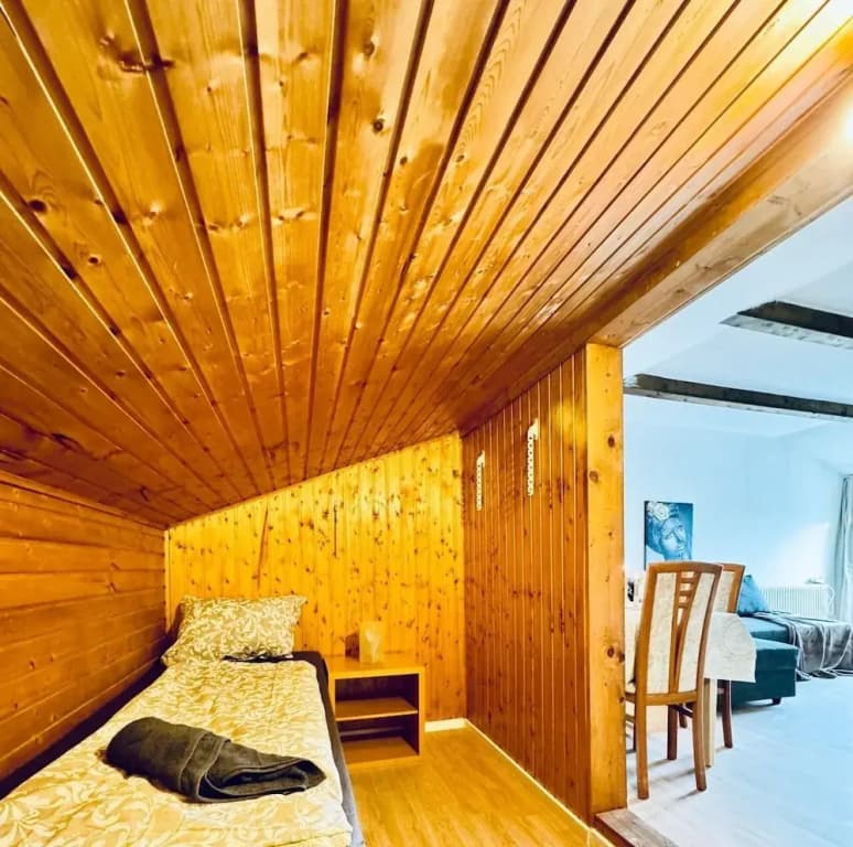 7 private Rooms in a spacious Villa - photo 1
