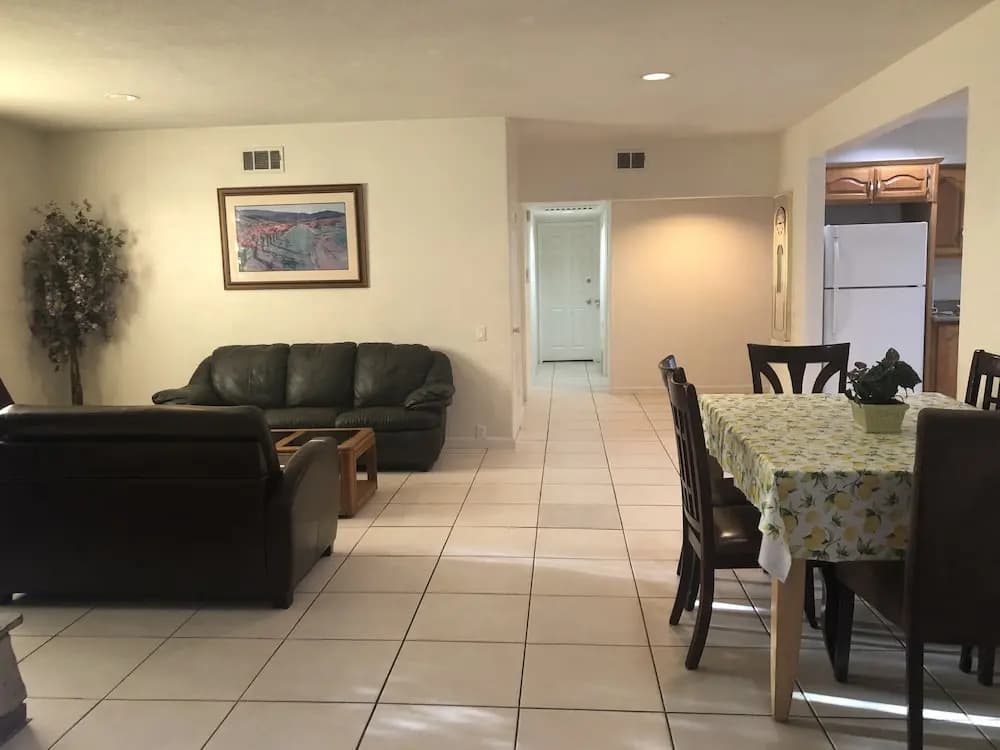 Comfy 3 Bedroom Home - photo 20