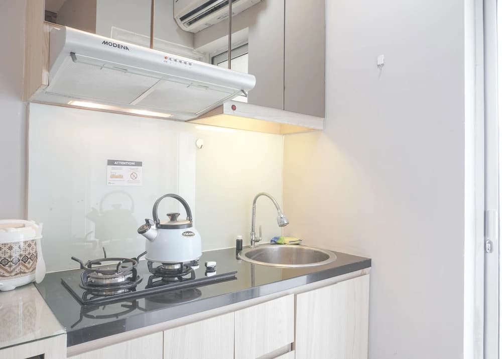 Well Designed And Cozy Studio At Bassura City Apartment - photo 5