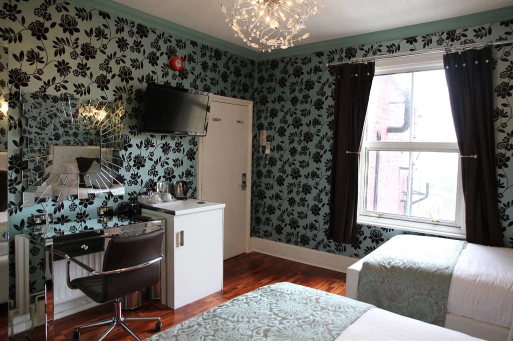 Crompton Guest House - photo 10