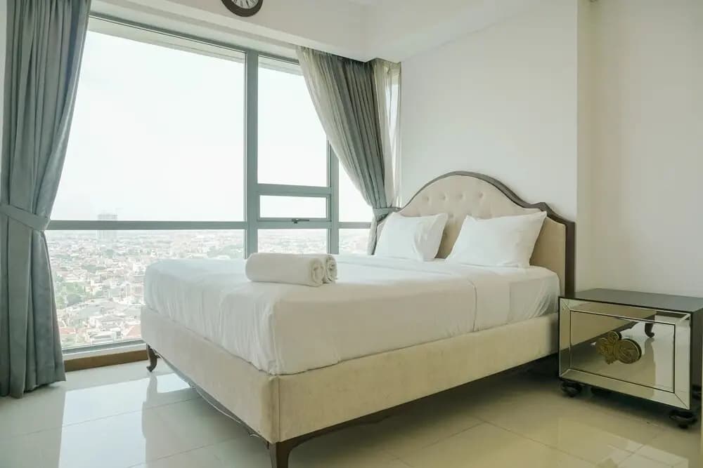 Homey with Private Lift 2BR Apartment at St. Moritz Puri near Mall - photo 4