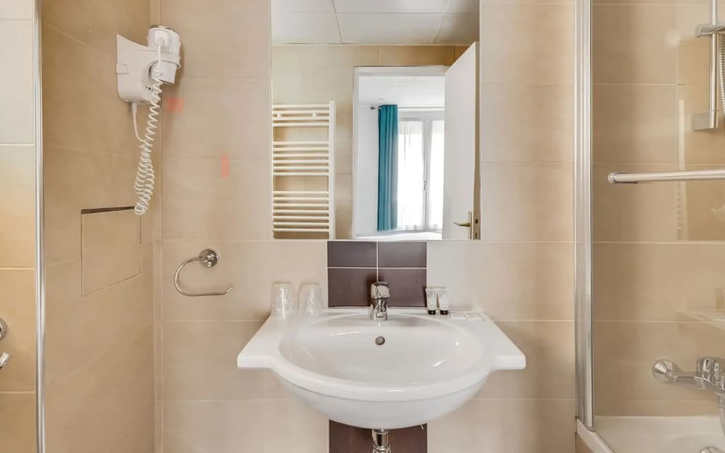 Hotel Carladez Cambronne - photo 9