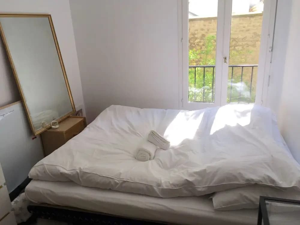 Flat In Le Marais With 2 Bedrooms - photo 5