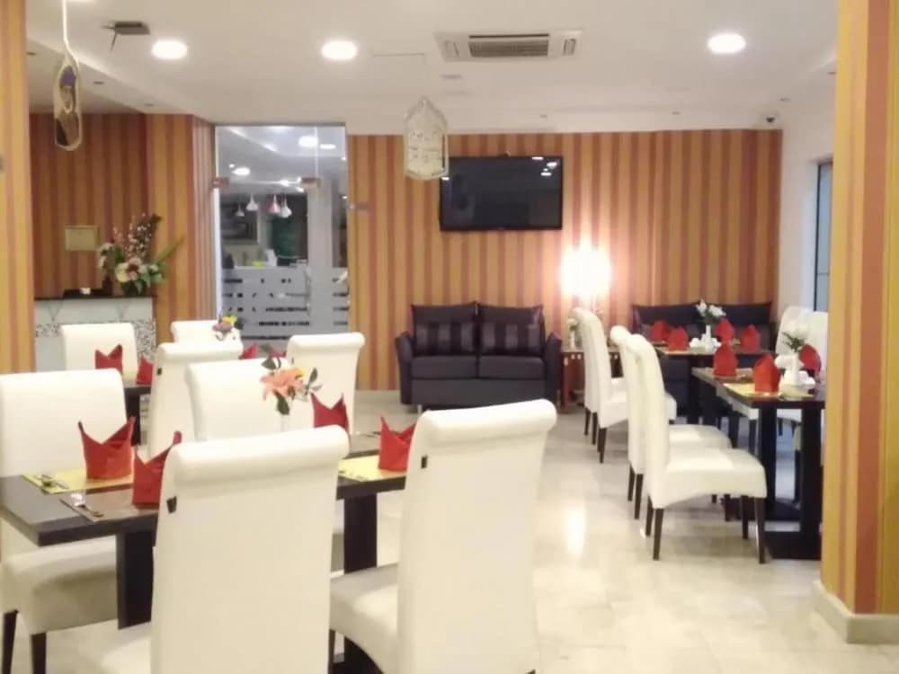 OYO 136 Pioneer Hotel Apartments - photo 14