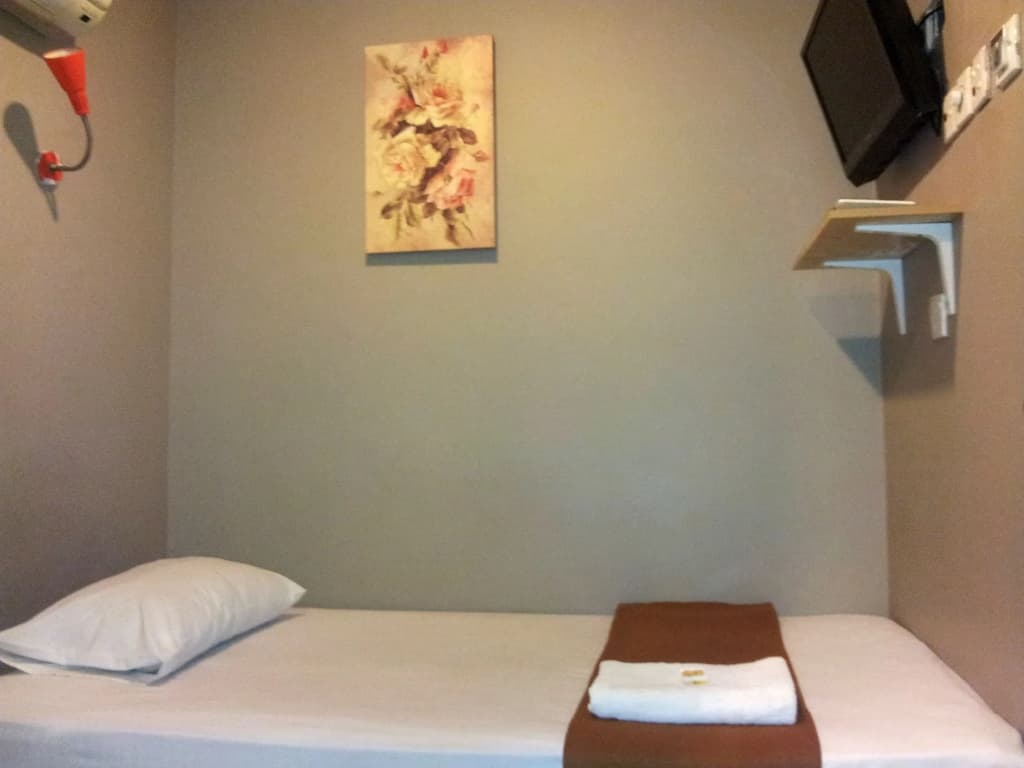 OYO 43927 Sassana Hotel (Sanitized Stay) - photo 9