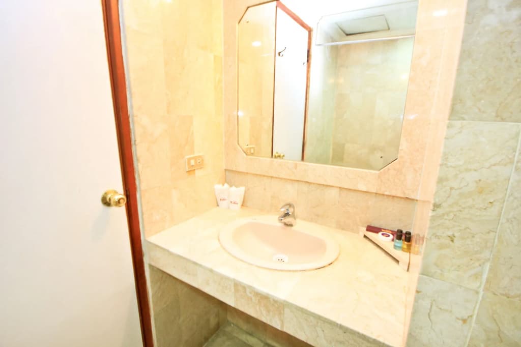 Grand Menteng Hotel - photo 9