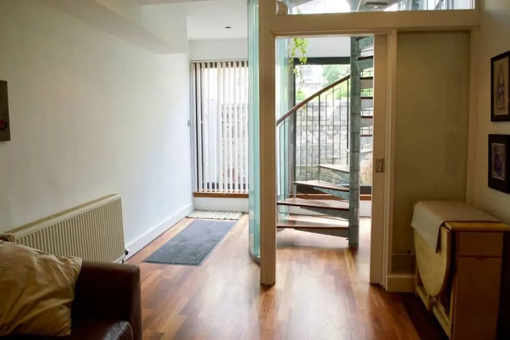 Stylish 1 Bedroom Edinburgh Mews House - photo 4