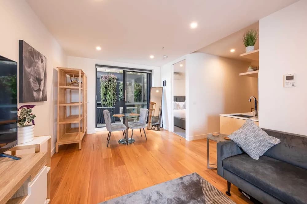 Modern 1 Bedroom Apartment in Brunswick East Near CBD - photo 4