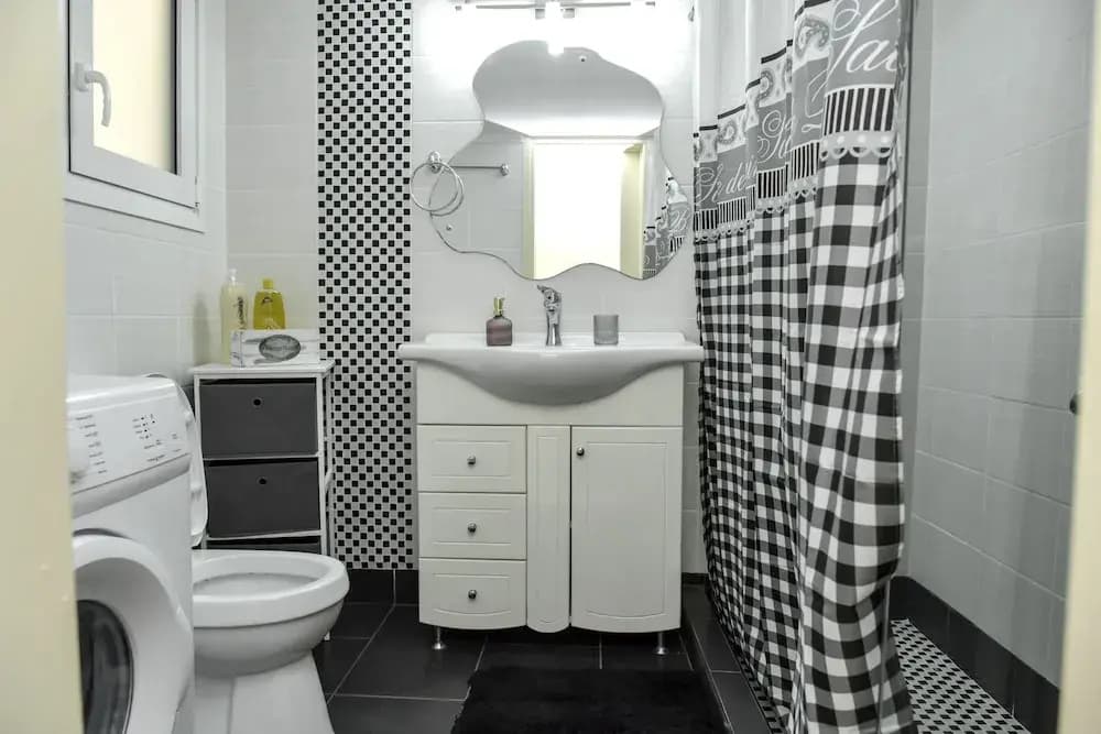 Cozy & Spacious Apartment in Central - photo 8