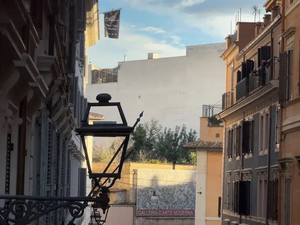 Spanish Steps Romantic Nest With Balcony - photo 28