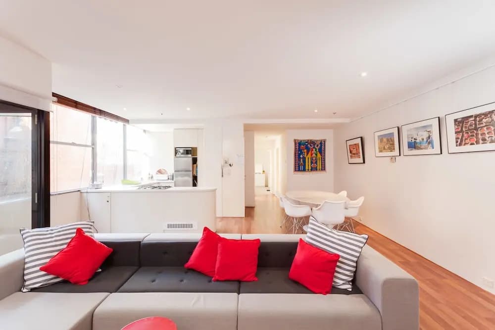 BENJAMIN, 2BDR Melbourne Apartment - photo 4