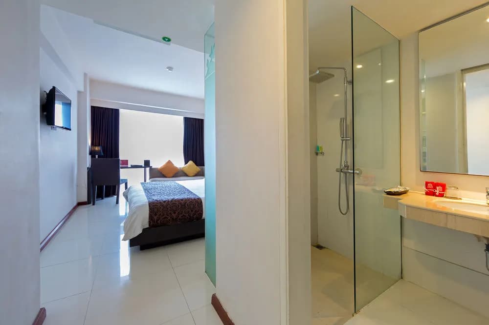 ZenRooms Kuta Jerman Beach - photo 12