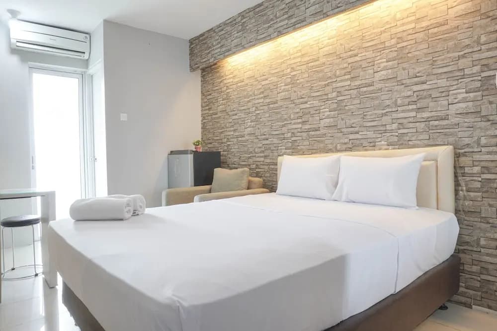 Well Designed And Cozy Studio At Bassura City Apartment - photo 12