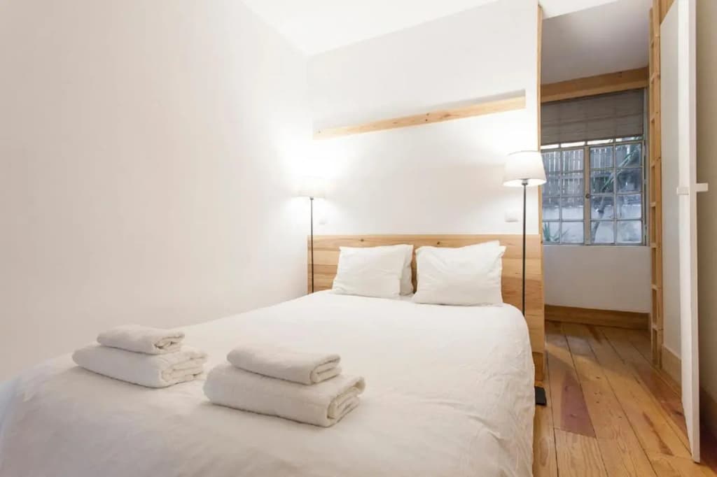 Center, Charm, Practical and Quiet - photo 2