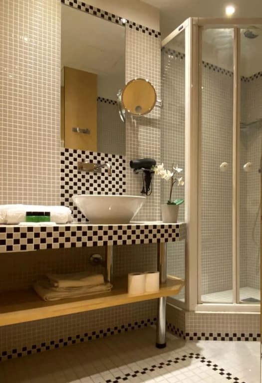 1610B - Stunning studio with Champs Elysées Views! - photo 9