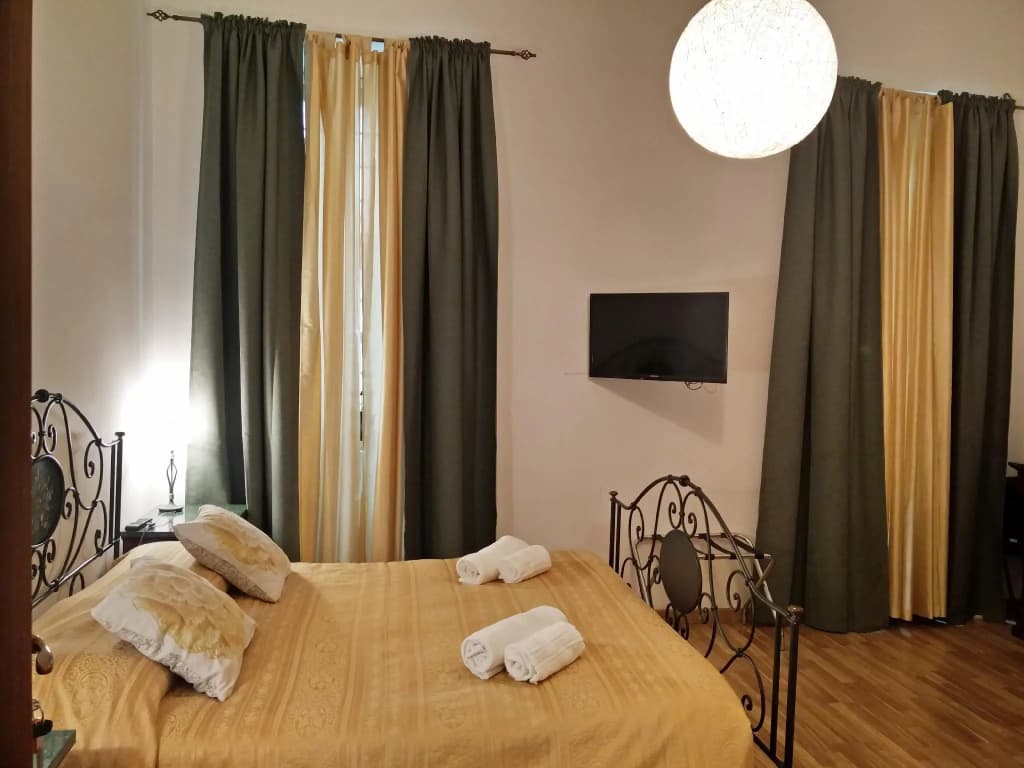 Rome Center Rooms - photo 2