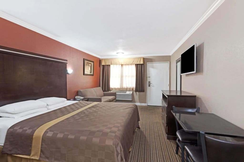 Travelodge By Wyndham Whittier - photo 5