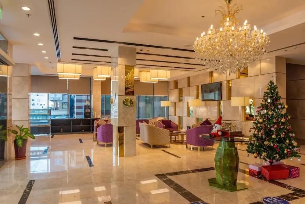 Royal Crown Hotel - photo 2