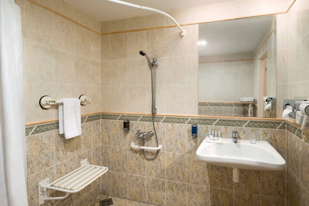 Ramada by Wyndham Prague City Centre - photo 10