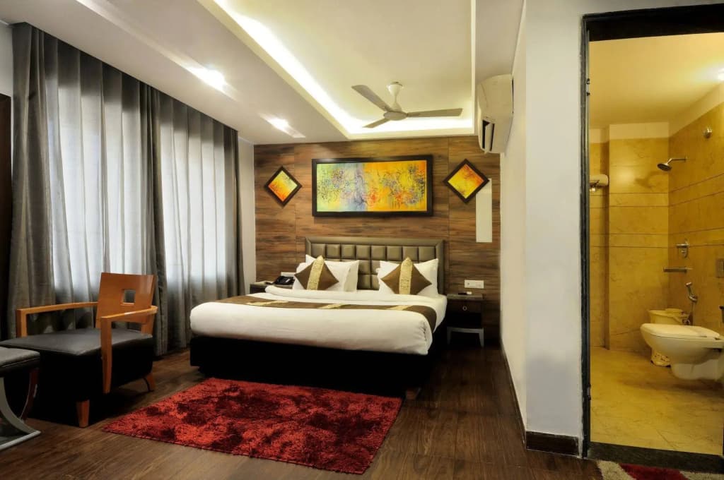 Hotel Cabana 5 Mins Walking Distance From NDLS Station - photo 4