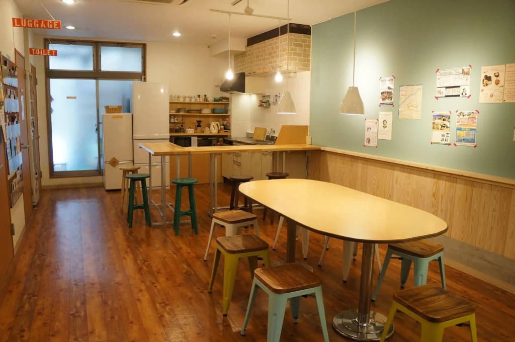 J-Hoppers Osaka Guesthouse - photo 14
