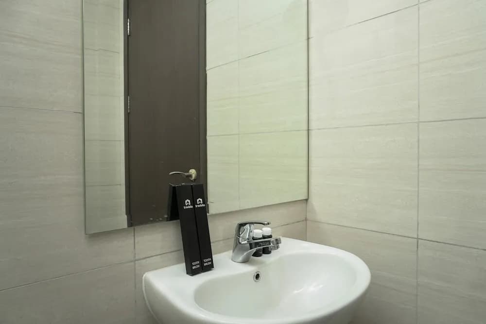 Pool View Studio Apartment Ciputra International - photo 6