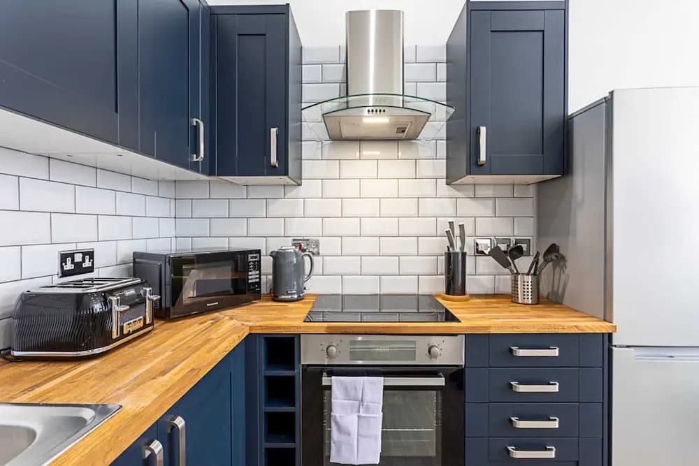 Charming Chelsea Flat - photo 15