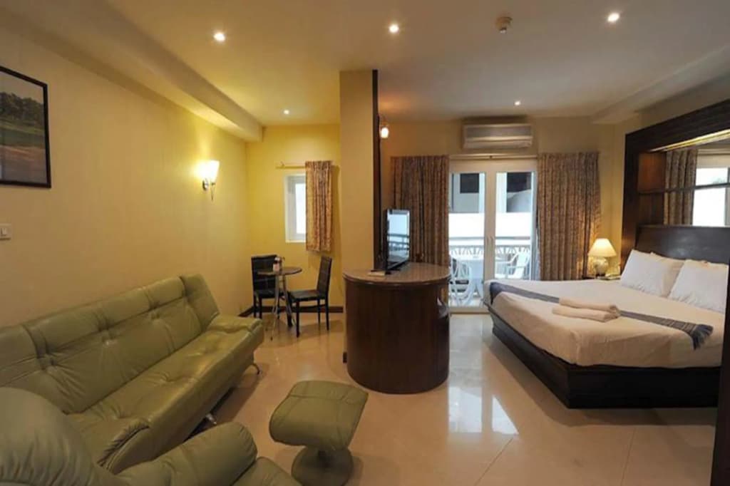 Whitehouse Condotel - photo 7
