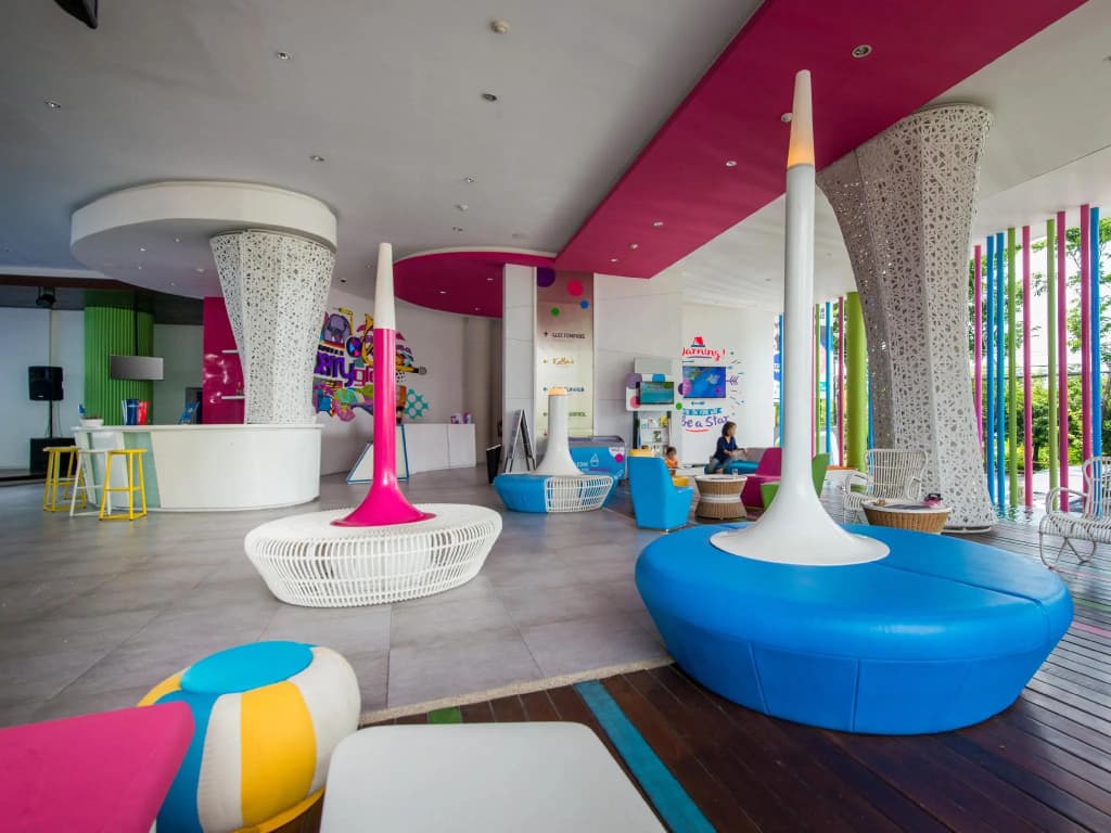 Berry Glee Thematic Hotel - photo 13