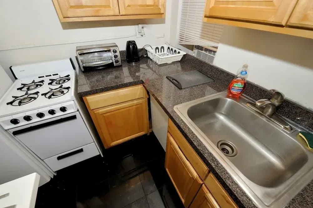 Midtown West Furnished Apartment 3BR Perfect Share - photo 15