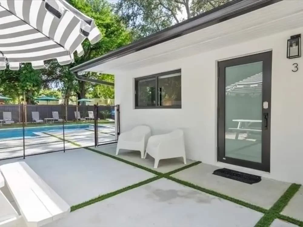 Sleek Modern Miami Getaway With Pool Oasis - photo 15