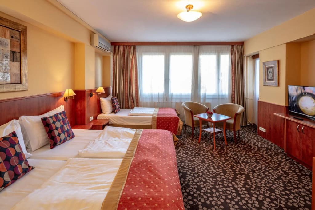 Hotel Charles - photo 36
