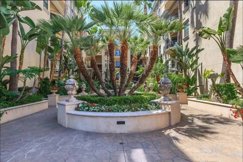 DTLA Apartment With Parking and Pool - photo 15
