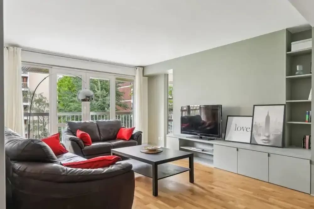 Spacious Apartment With Balcony -11th- Mobility le - photo 4