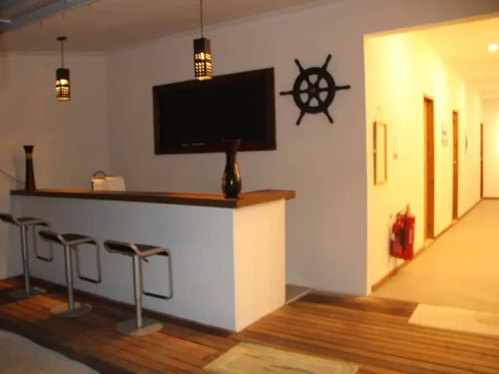 Cokes Surf Shack - photo 3