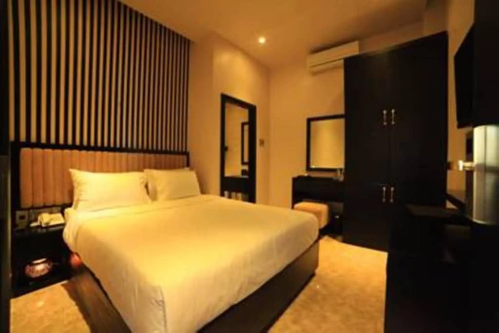 Bezel Hotel - photo 7