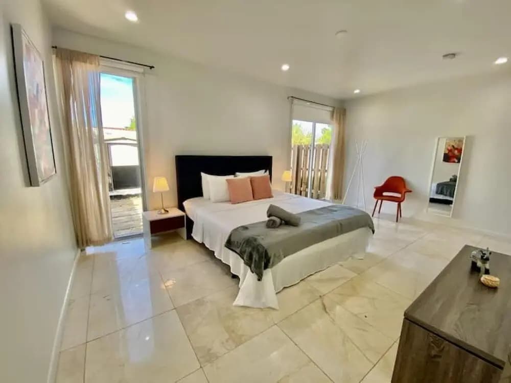 Family 3BR House W Amazing Private Pool Parking - photo 3