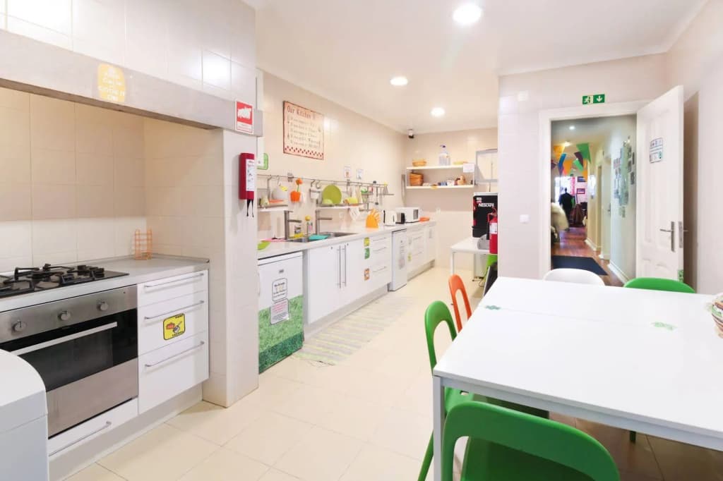 Lisboa Central Hostel - photo 14