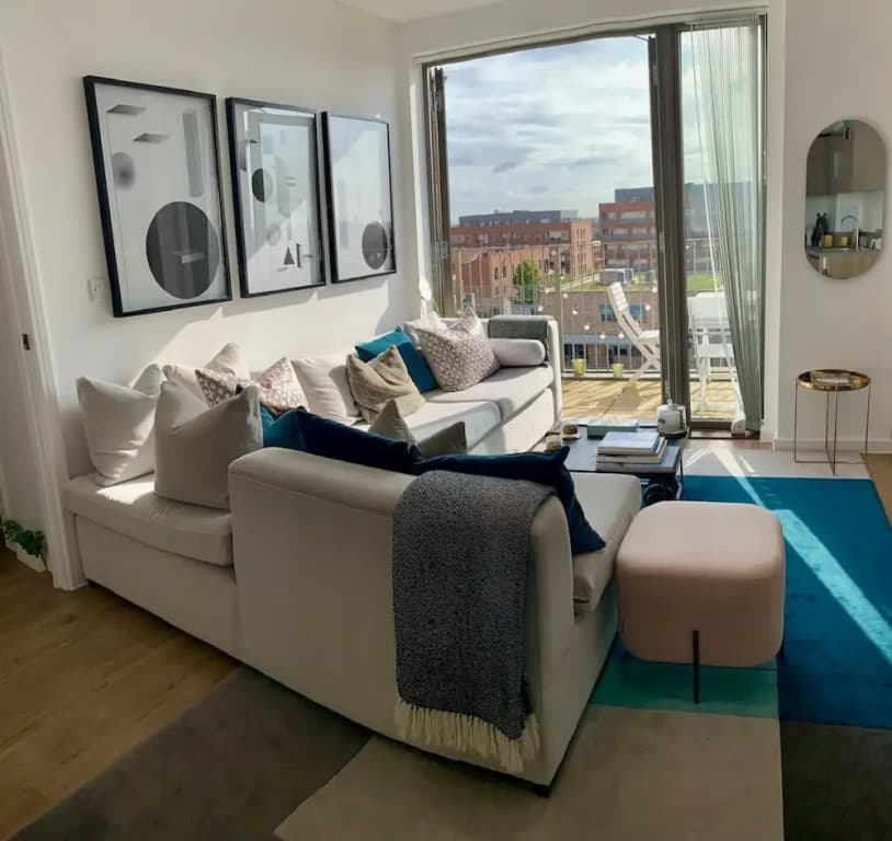 Stylish and Chic 1 Bedroom Apartment in Canning Town - photo 1