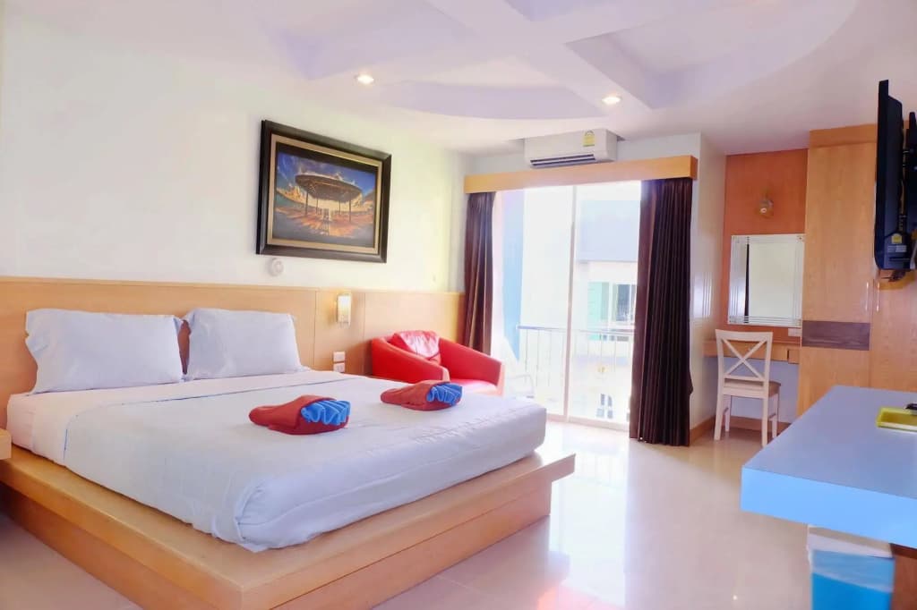 Patong Eyes Hotel - photo 3